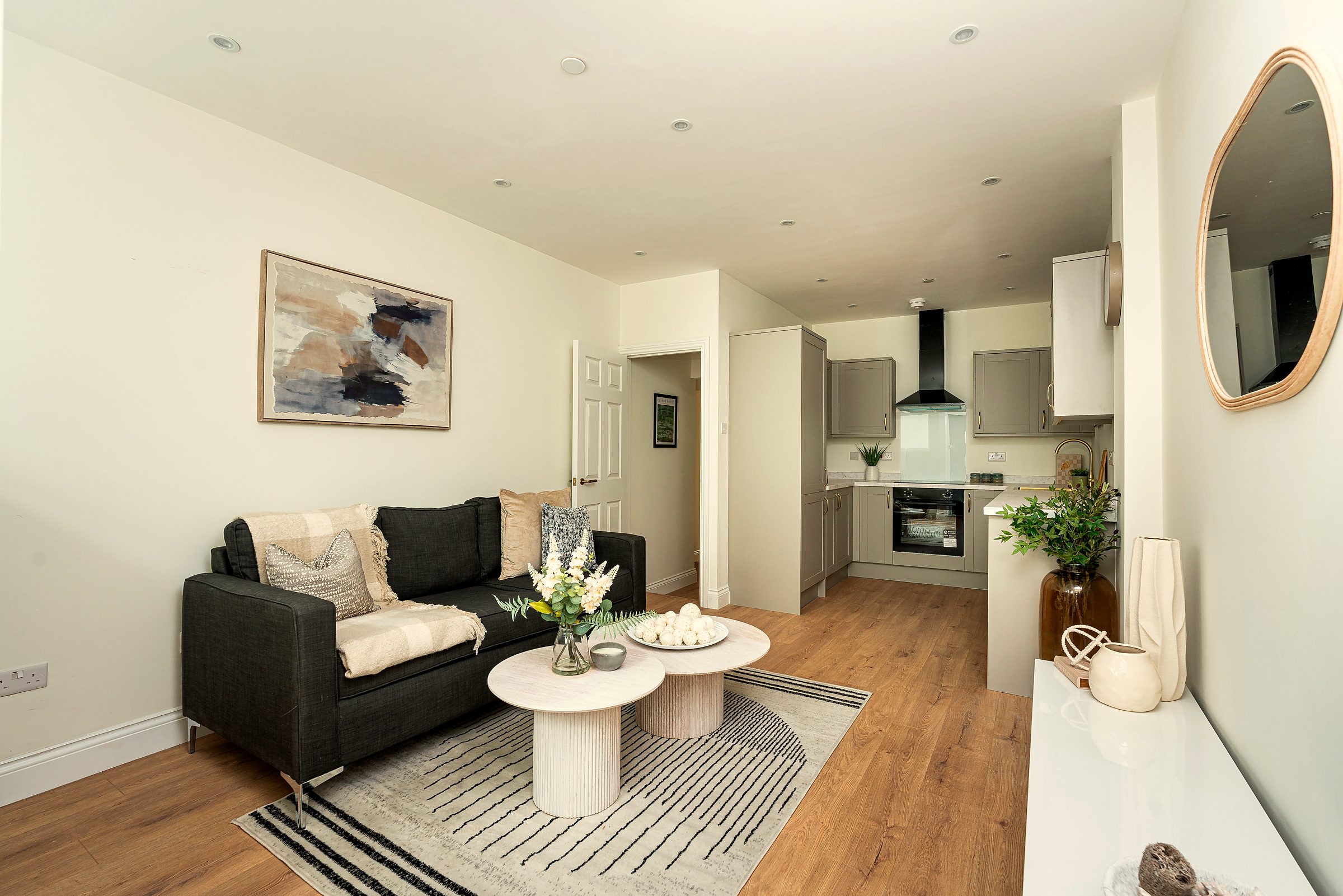 Open-plan living and kitchen inside the Wandsworth Freehold Flat (SW18)